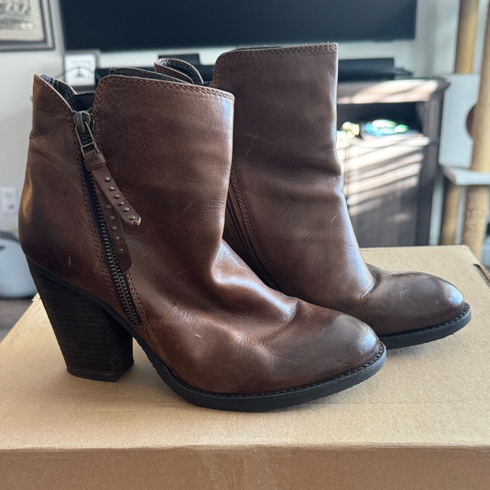 Steve Madden Brown Heeled Boots
